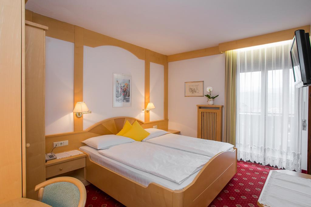 Hotel Alexandres Appiano Sulla Strada Del Vino Bagian luar foto